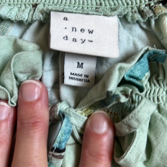 A New Day Green Floral Bishop Long Sleeve Blouse  Size Medium - Picture 4 of 8